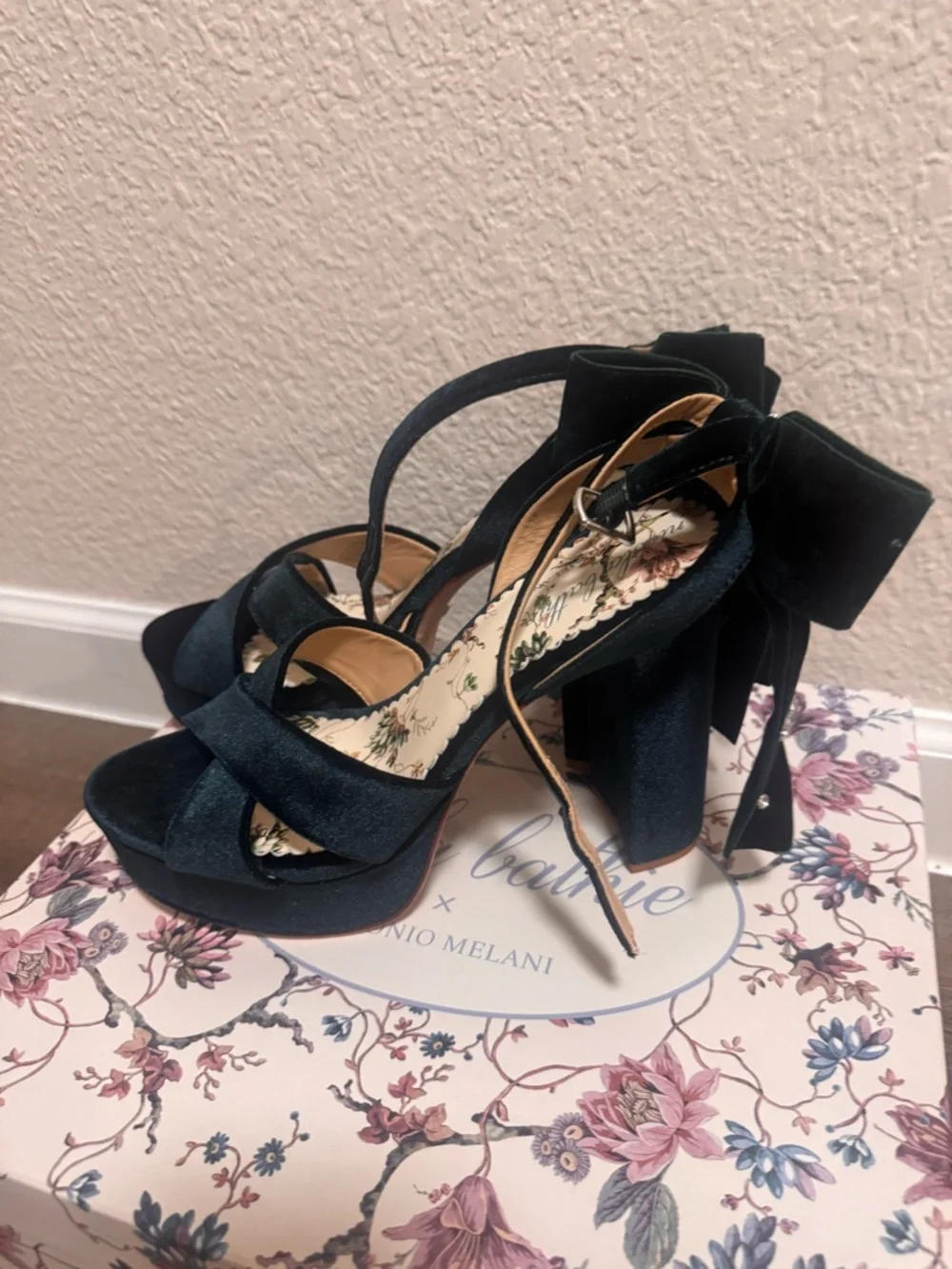 ANTONIO MELANI Dark Green Velvet Crisscross Block Heel Sandals - Picture 2 of 4